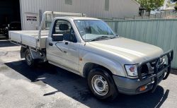 2004 TOYOTA HILUX 4X2 TRAY TOP UTE